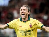 عندما لا تريد الغناء...عليك أن تعطي الجميع آيفون.. مودريتش فى ميلان