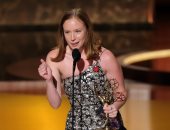 هانا إينبيندر تهتف فلسطين حرة بعد تسلم جائزتها بحفل جوائز الإيمي.. فيديو