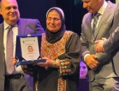 بكاء فاطمة عيد أثناء تكريمها باليوم المصرى للموسيقى.. فيديو