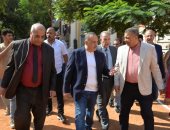محافظ أسيوط يتفقد عددا من المدارس بحى شرق وغرب لمتابعة الاستعدادات النهائية للدراسة