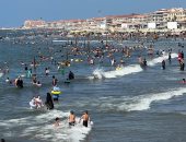شواطئ رأس البر تودع الصيف وإقبال مكثف فى آخر أيام الإجازة