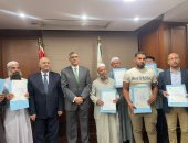 محافظ الجيزة يسلم عقود تقنين أراضى أملاك الدولة لعدد من المستفيدين