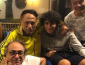وحشتنا يا زعيم.. الكاتب أكرم السعدنى ينشر صورة جديدة مع عادل إمام