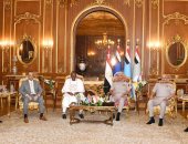 الفريق أول عبد المجيد صقر يلتقى وزير الدفاع لجمهورية جامبيا