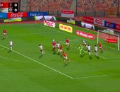 العارضة تمنع محمد شريف من تسجيل الهدف الأول للأهلي أمام سيراميكا