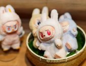 فتاة روسية تبيع روحها في صفقة مادية مقابل دمى لابوبو وتذكرة حفلة غنائية