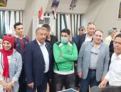 ممر شرفى ومباراة تنس طاولة لرئيس جامعة بنها فى أول يوم دراسى.. صور وفيديو