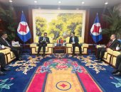 وزير الصحة يبحث إمكانية تطبيق أنظمة الجراحة الروبوتية المتقدمة بالمستشفيات الجامعية