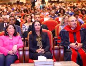 وزيرة التضامن لخريجات مدرسة خاصة: التعلم لن يتوقف أبدًا "صور"