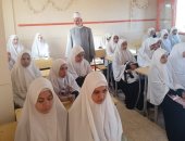 رئيس منطقة سوهاج الأزهرية يتفقد معهد فتيات الغريزات فى ثانى أيام الدراسة
