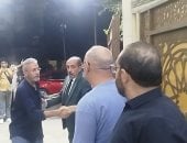 صبرى فواز ونهال عنبر ومنير مكرم يقدمون واجب العزاء للفنان أحمد صيام فى شقيقته