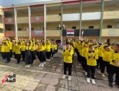 تلاميذ الجيزة يؤدون تحية العلم ويرددون النشيد الوطنى فى أول يوم دراسى
