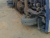 التصريح بدفن 5 جثث من ضحايا حادث أتوبيس المنيا بينهم أم وطفلاها