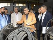 تُنتج لأول مرة فى مصر.. وزير الإنتاج الحربى يتابع مراحل تصنيع الطلمبات الغاطسة بشركة قها