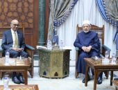 شيخ الأزهر يستقبل رئيس سنغافورة ويتفقان على مواصلة الضغط لوقف العدوان على غزة