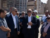 وزير الرى يتفقد مشروعات حماية شواطئ الإسكندرية