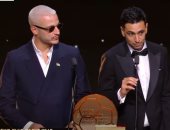 دى جى سنيك يظهر بعلم فلسطين فى البث المباشر لحفل الكرة الذهبية.. فيديو