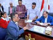 محافظ سوهاج يستمع إلى مطالب وشكاوى المواطنين في اللقاء الجماهيرى