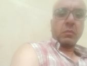 طالب يتعدى على معلم ويمزق ملابسه بإحدى مدارس القليوبية