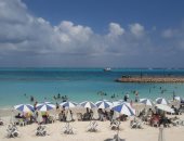 آخر أيام المصيف.. إقبال متوسط وهدوء بالشواطئ وعشاق مطروح والساحل الشمالى يودعون الشواطئ.. موسم سياحى ناجح وانتعاشة كبيرة فى مختلف المجالات.. أكثر من 7 ملايين مصطاف تمتعوا بطبيعة مطروح الساحرة وطقسها المعتدل 