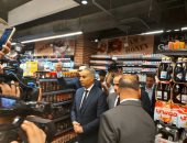 رئيس جهاز حماية المستهلك يقود حملة على الأسواق فى المقطم.. صور