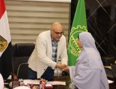 محافظ القليوبية يحل مشكلة سيدة تعرضت لانتحال شخصيتها فى إقامة شركات تتهرب من الضرائب