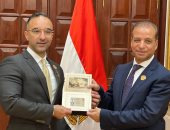 أحمد الحمامصى بعد تسلم كارنيه الشيوخ: عضوية المجلس عهد جديد لخدمة المواطن