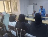 محافظ أسوان يتابع جهود تدريب الرائدات الريفيات لتنفيذ حملة طرق الأبواب