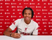 ليفربول يُكافئ الموهبة ريو نجوموها بأول عقد احترافي