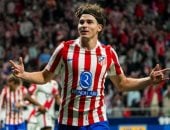 برشلونة يتحرك لضم ألفاريز رغم القيود المالية