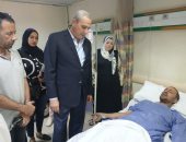 محافظ الغربية يزور مصابى حادث مصنع المحلة بالمستشفى ويؤكد خروج 26 حالة