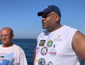 استعداد أقوى رجل فى العالم لسحب سفينة وزنها 700 طن بالغردقة