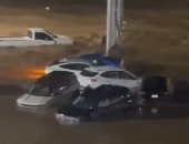 فيضانات عارمة تجتاح ولاية أريزونا الأمريكية والمياه تجرف السيارات.. فيديو