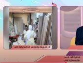 في لفتة وفاء مؤثرة.. طالبة طب تفاجئ والدها النجار بالبالطو الأبيض في ورشته