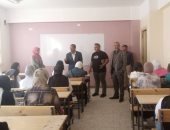 مدير تعليم سوهاج الفنى يتفقد الدراسة بمدرسة نجع مأمن بعد تشغيلها لأول مرة