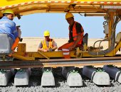 روبوت آلى لتركيب قضبان وفلنكات شبكة القطارات السريعة