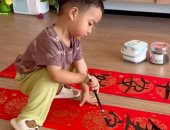 طفل صينى فى الثالثة يذهل العالم بمهاراته المبهرة فى فن الخط