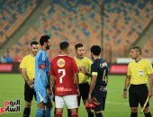 الشناوى يتصدى لركلة جزاء عبد الله السعيد والحكم يقرر إعادة التسديد.. صور 