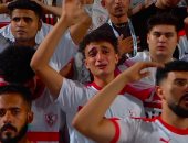 مشجع زملكاوى يخطف الأنظار بالبكاء فى المدرجات بعد الخسارة من الأهلى