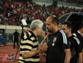 لاعبو الأهلى يحيون جماهيرهم بعد الفوز بالقمة وتحية خاصة لعماد النحاس