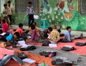 مدرسة مجانية تحت جسر فى نيودلهى تمنح التعليم للأطفال المحرومين.. صور