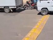 تركيب مطبات شوكية لمنع السير عكس الاتجاه بشوارع بنها