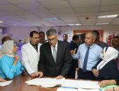 محافظ الجيزة يتدخل لحل مشكلة صرف علاج مريض بمستشفى إمبابة العام