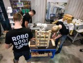 الصين تخطط لبناء معسكرات روبوتات لقيادة الجيل القادم من الذكاء الاصطناعى