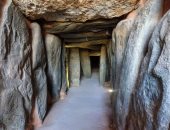 اكتشاف مقبرة صخرية عمرها 5000 عام تضم مقتنيات جنائزية بجنوب إسبانيا