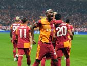 جالاتا سراي ضد ليفربول.. ركلة جزاء أوسيمين تكبد الريدز هدفا فى الشوط الأول