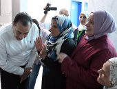 رئيس الوزراء يستفسر من المواطنين بقرية شما عن جودة الخدمات الطبية المقدمة