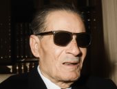 سعيد الشحات يكتب: ذات يوم.. 16 فبراير 1955..الدكتور طه حسين يكشف للشاعر كامل الشناوى عن مشاعره أثناء طوافه حول الكعبة بمكة ووقوفه أمام قبر الرسول عليه السلام فى المدينة المنورة   