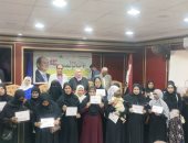 تسليم 60 شهادة لكبار السن المتحررين من الأمية بأسوان