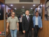 محافظ القاهرة يزور اليوم السابع ورئيس التحرير عبد الفتاح عبد المنعم فى استقباله